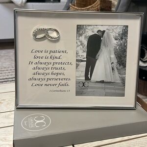 New 🆕 in box Roman inc. Caroline collection wedding frame.